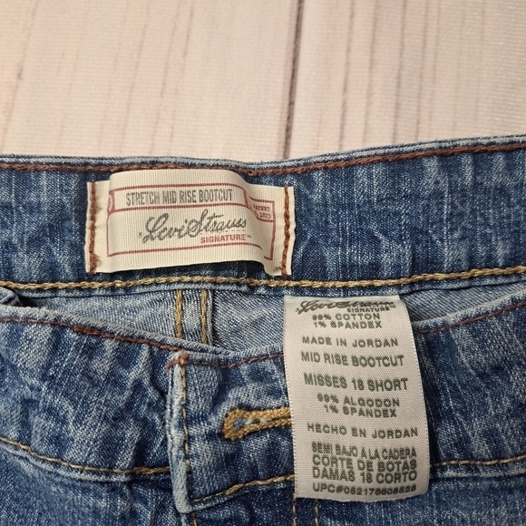 Signature by Levi Strauss Light Blue Women's Boot Cut Jeans - Picture 4 of 14